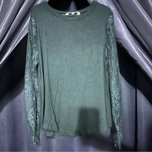 New Amaryllis lace sleeve top Sz L